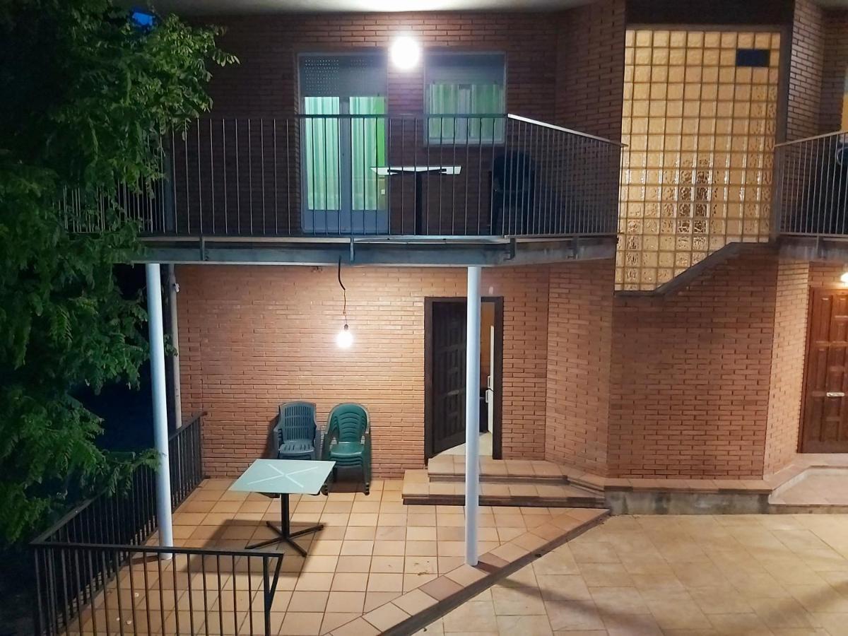 Apartamentos La Francesa Santa Pau Exterior foto